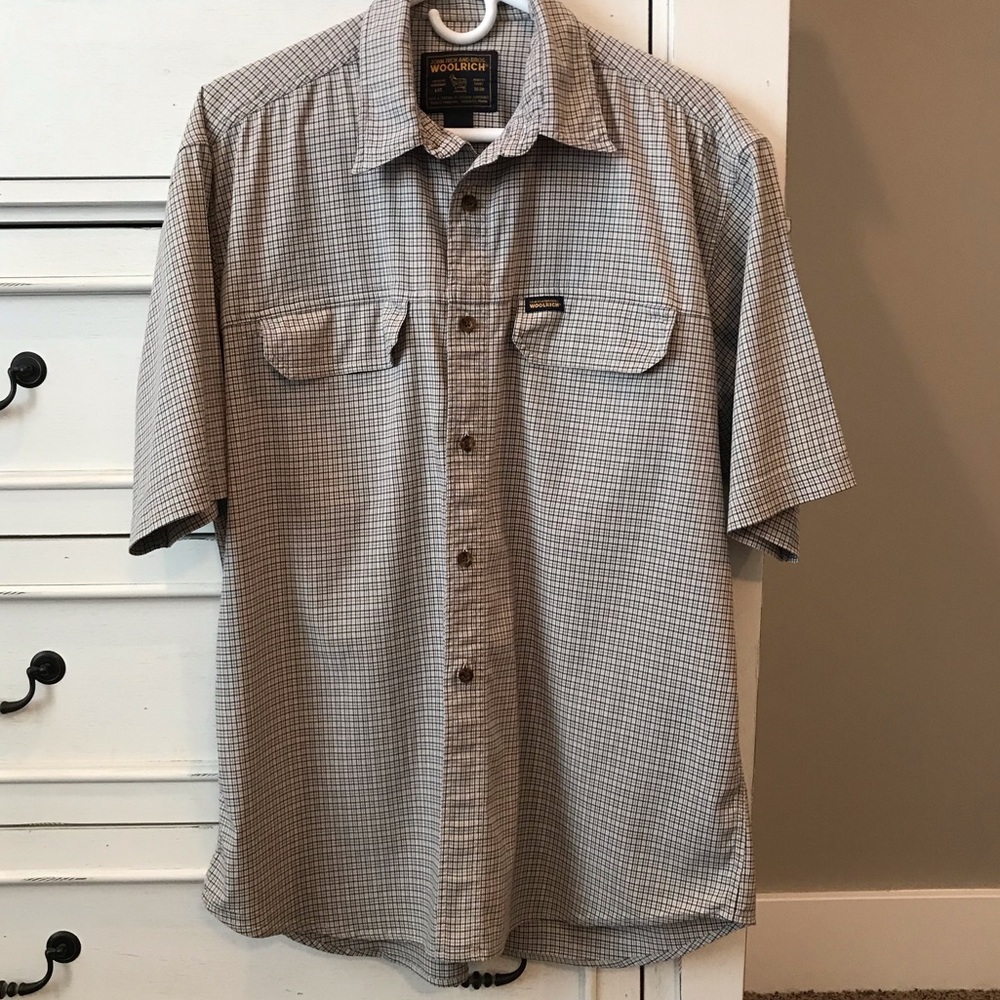 Woolrich Short Sleeve Button Down Shirt. Size Large. EUC